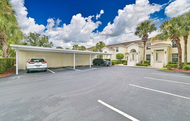 ***FULLY FURNISHED - 2/2 condo with LAKE VIEWS in Colonial Country Club ***