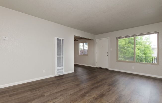 2 beds, 1 bath, 800 sqft, $2,295, Unit 14