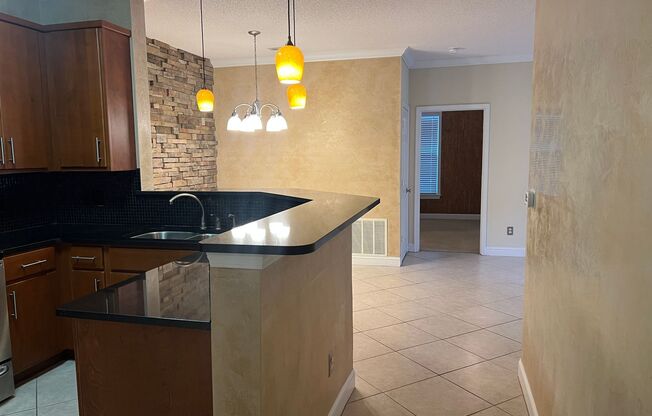 Upgraded First Floor Condo - Estate at Westbury