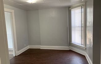 Downtown Large one bedroom apartment with bonus room