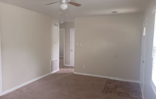 Newly refreshed 2bdr/1bdt house in Kansas City, KS