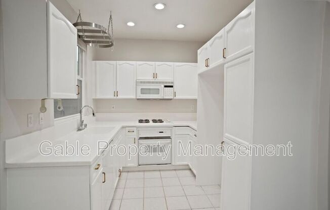 27870 CROWN CT CIR