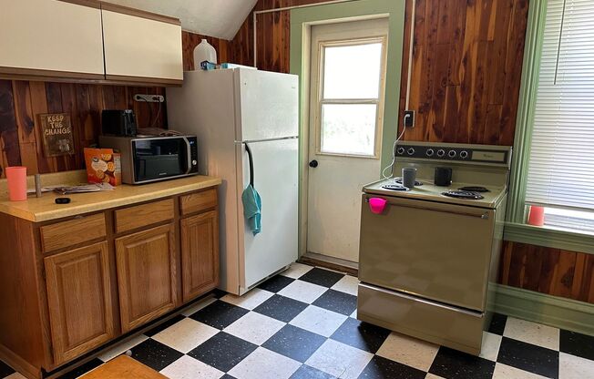 2 beds, 1 bath, $850