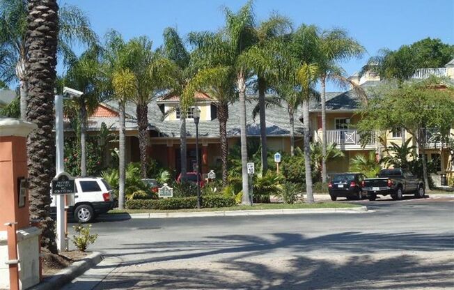 Spacious  and nice 2nd floor 2bed/1bath unit in the sought after Grand Key in South Tampa!