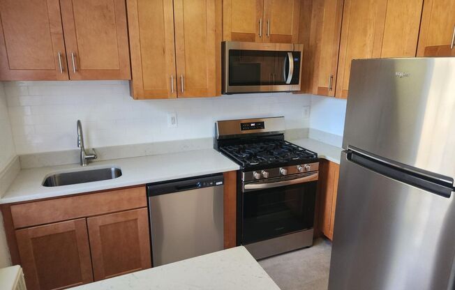 2 beds, 1 bath, 897 sqft, $1,925, Unit G-11