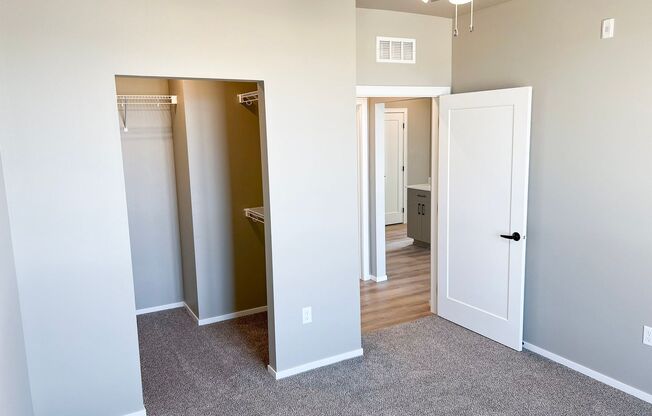 2 beds, 2 baths, 1,280 sqft, $1,750, Unit Bldg 5 Apt 5323