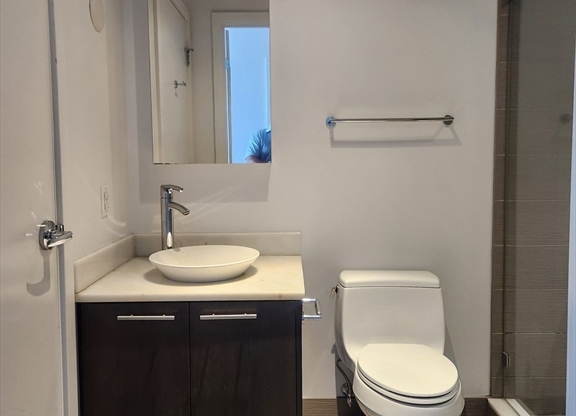 Studio, 1 bath, 427 sqft, $3,200, Unit 19-D