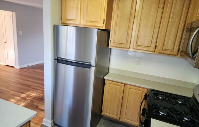 2 beds, 1 bath, 897 sqft, $2,335, Unit G-14