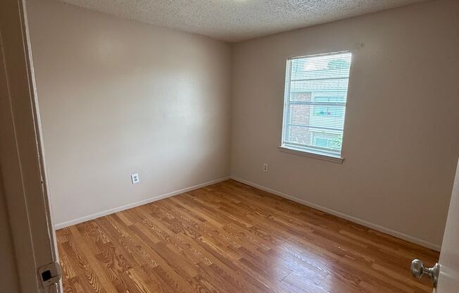 2 beds, 1.5 baths, 1,100 sqft, $930, Unit 8835-B