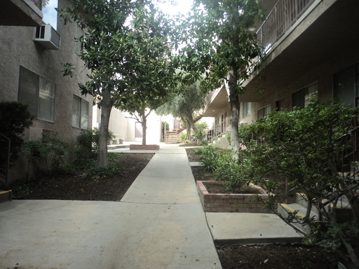 2 beds, 1 bath, $2,095, Unit 103