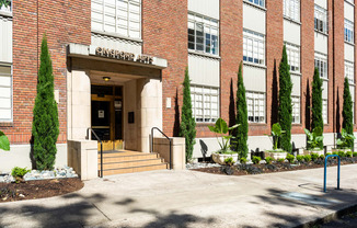 Ongford Apartments welcoming entry to the classic-style building