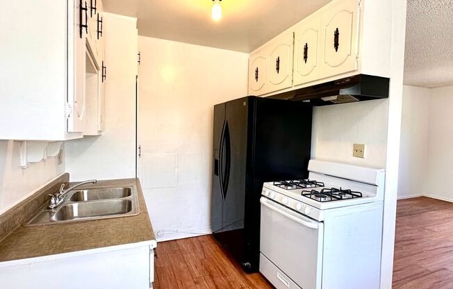 2 beds, 1 bath, $2,195, Unit Unit 4