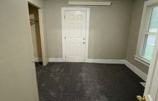 4 beds, 1 bath, $1,500