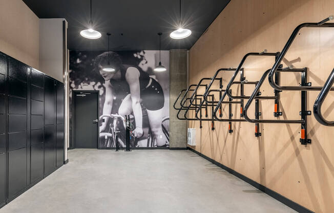 Bicycle & Parcel Locker Room - Coen & Columbia