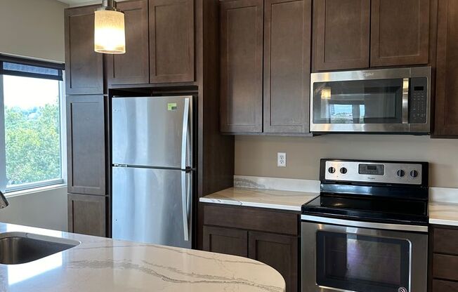 1 bed, 1 bath, 759 sqft, $1,320, Unit 607