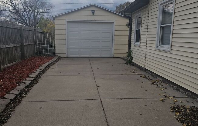 3 beds, 1 bath, $1,200