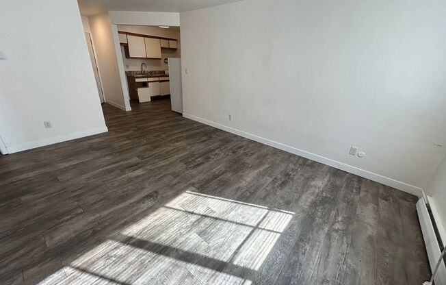 2 beds, 1 bath, $1,325, Unit 108