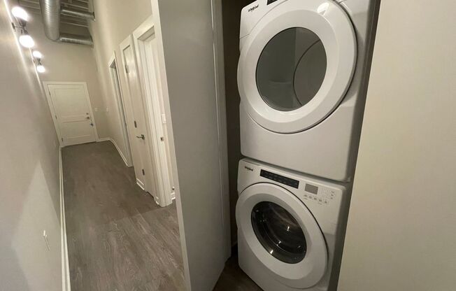 1 bed, 1 bath, 826 sqft, $1,475, Unit Cream City Lofts-311