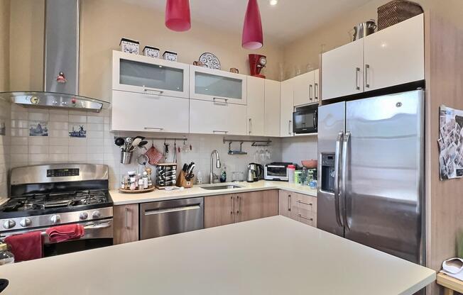 21 11 46 AVE