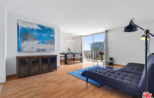 1 bed, 2 baths, 718 sqft, $3,800, Unit 710