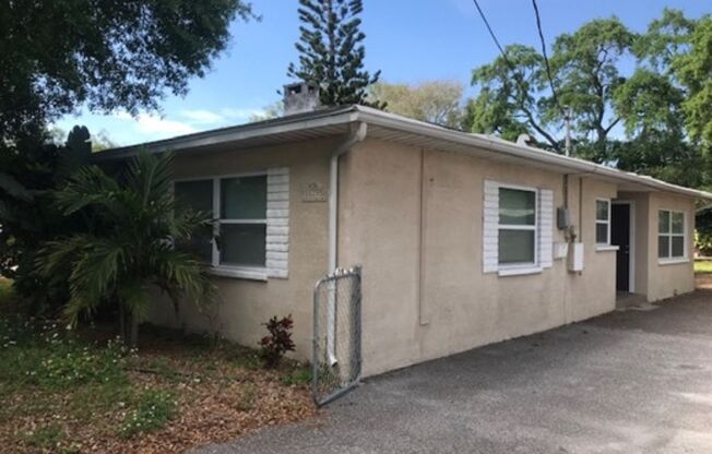 2 BR/2 BA Beautifully Updated Home in Seminole, FL