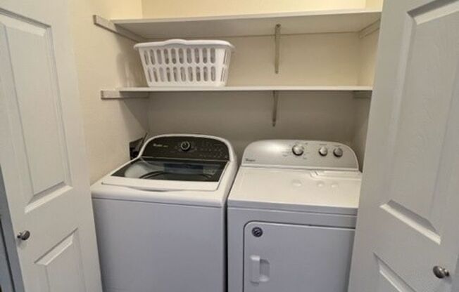 2 beds, 1 bath, 915 sqft, $1,635, Unit 411