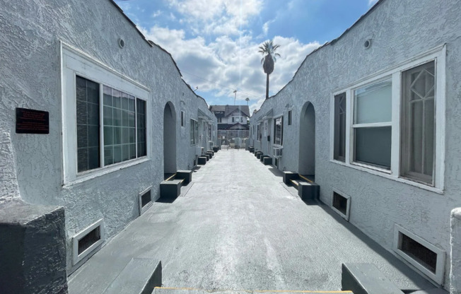 1565 S Hobart