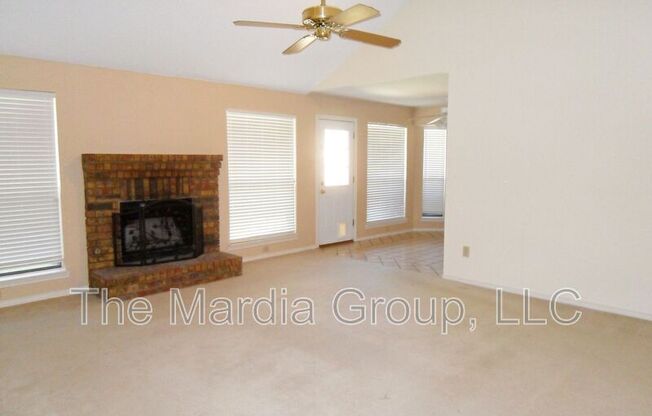 1321 CHICOTA DR