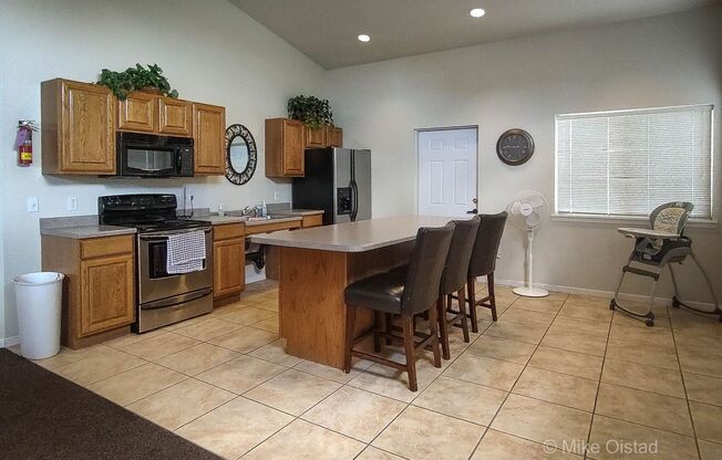 2 beds, 1 bath, $1,130