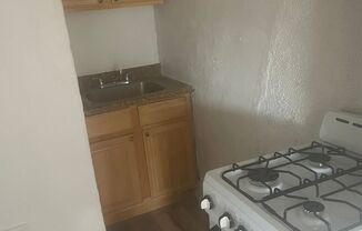 Studio, 1 bath, $750, Unit 3