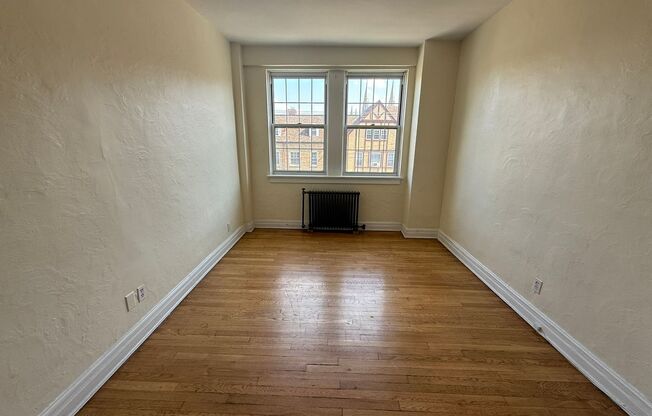 2 beds, 2 baths, 1,303 sqft, $2,200, Unit New King Edward  401