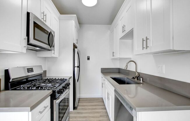 1010 Pico Blvd in Santa Monica. Walk to the beach and Main St!