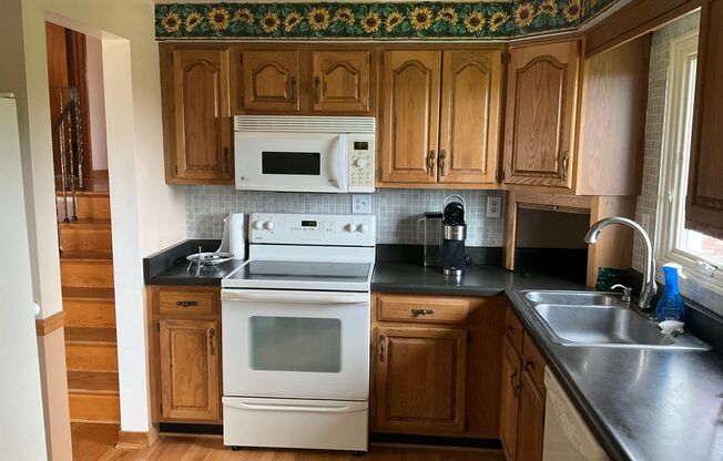 Private Split-Level 3bed 1.5 bath Retreat with Expansive Backyard & Versatile Living Spaces