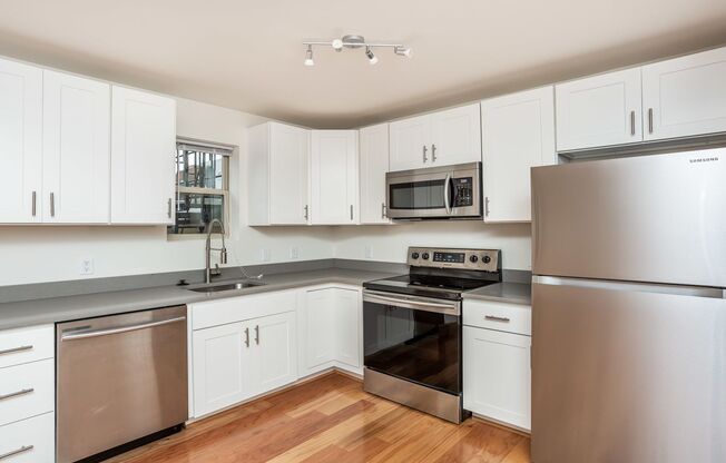 For Rent: Downtown Elegance at 605 Park Ave– Your Urban Haven Awaits!