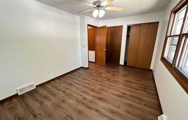 3 beds, 1.5 baths, 950 sqft, $1,795, Unit 1603 S Prairie Ave