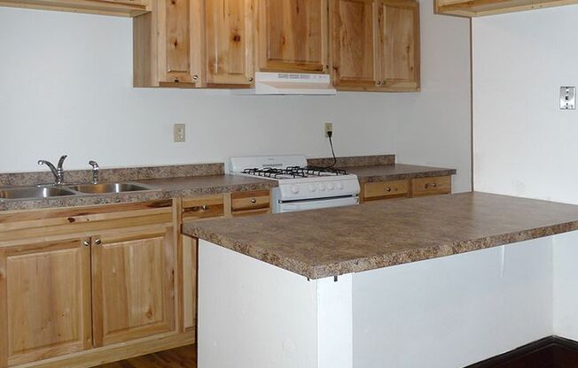 1 bed, 1 bath, 410 sqft, $940, Unit 9 - B3
