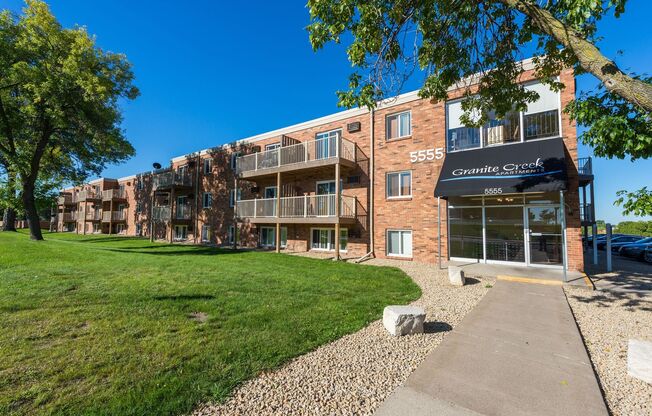 2 beds, 1 bath, 950 sqft, $1,498, Unit 201