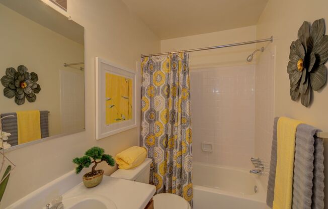 1 bed, 1 bath, 920 sqft, $1,599