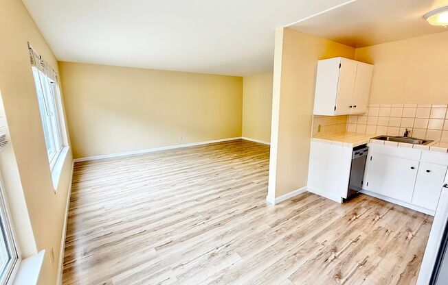 123 (470 Warren)