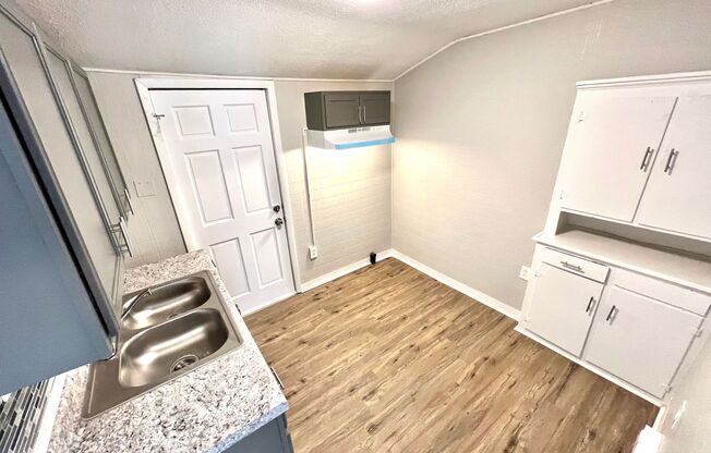 1 bed, 1 bath, 447 sqft, $850, Unit Unit 1719