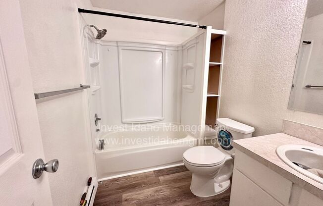 2 beds, 1 bath, 800 sqft, $1,195, Unit 50