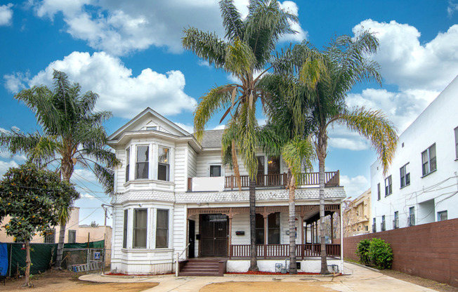 Mariachi Plaza Apartments