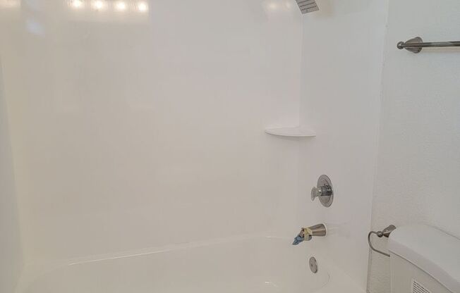 1 bed, 1 bath, 800 sqft, $999