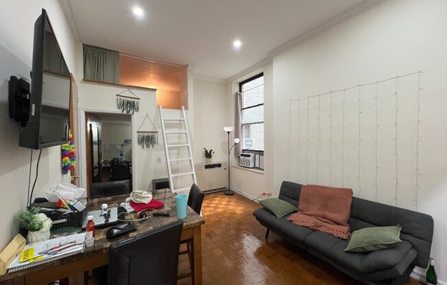 1 bed, 1 bath, $3,500, Unit 1E