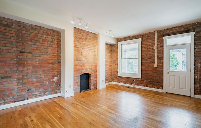 3 beds, 1.5 baths, $1,700, Unit 235 E. 3rd Ave