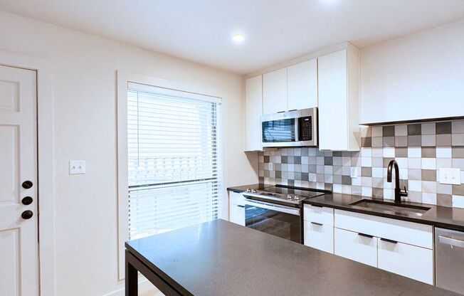 2 beds, 1 bath, 858 sqft, $1,849, Unit OPA-161