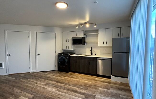 Studio, 1 bath, 356 sqft, $1,450, Unit 304
