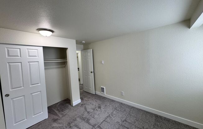 2 beds, 1 bath, 902 sqft, $2,075, Unit H201
