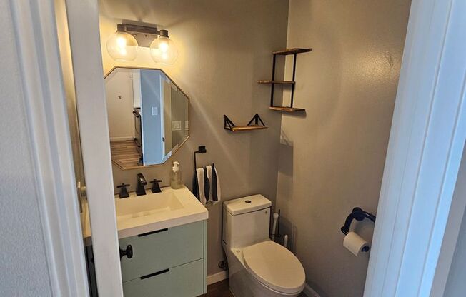 Shoreline Serenity: Modern Condo Steps from Alameda Beach