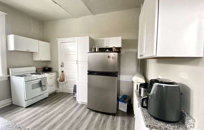 3 beds, 2 baths, 1,500 sqft, $2,400, Unit Unit 5